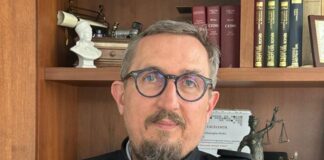 De la un geamantan vechi la costumul de june: Adrian Rusu, avocatul care duce cu mândrie tradiția Brașovului mai departe