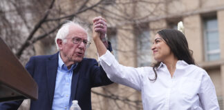 Bernie Sanders și Alexandria Ocasio-Cortez anunță legea pentru moratoriu asupra centrelor de date AI