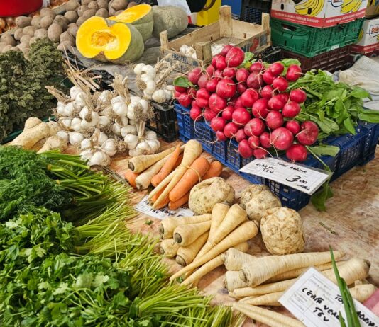 Ce mai faci cu 100 de lei în piață înainte de Paște? – VIDEO