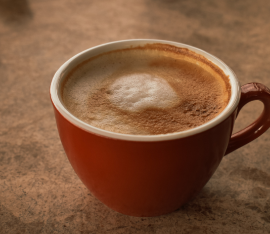 Câte căni de cafea este sănătos să bem în fiecare zi?