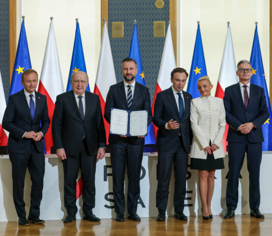 Polonia semnează primul acord de împrumut din programul UE pentru creșterea cheltuielilor de apărare