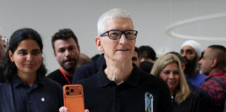Casa Albă îi invită pe Elon Musk și Tim Cook să îl însoțească pe Trump în vizita oficială din China