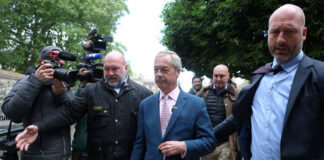 Nigel Farage spune că donația de 5 milioane de lire a fost o „recompensă” pentru Brexit