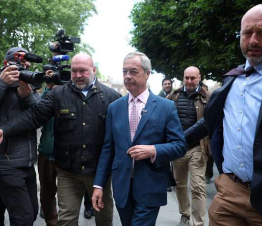 Nigel Farage spune că donația de 5 milioane de lire a fost o „recompensă” pentru Brexit
