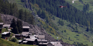 La un an de la prăbușirea ghețarului, locuitorii din Blatten încearcă să-și refacă viața în Alpii elvețieni