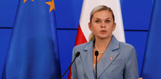 Polonia vrea să interzică telefoanele în școli și să impună reguli mai stricte pentru accesul online al minorilor