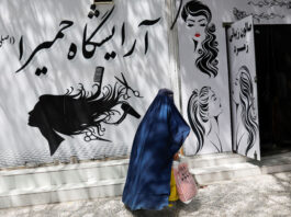 Tensiuni în Afganistan: poliția dispersează protestele femeilor împotriva hijabului obligatoriu