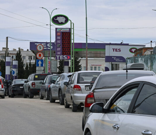 Sevastopol suspendă distribuția carburanților după atacurile asupra infrastructurii energetice lăudate de Zelenski