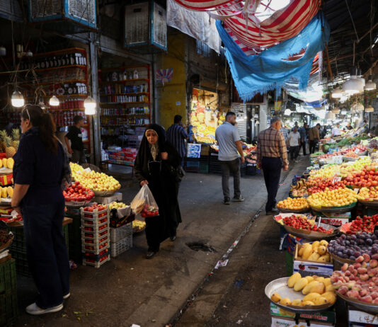 Iranienii văd puține șanse de îmbunătățire a vieții după acordul temporar care a oprit războiul cu SUA
