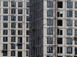 Piața imobiliară din Rusia se prăbușește: cumpărătorii de apartamente din Moscova, blocați în incertitudine