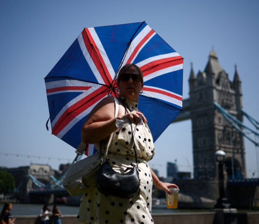 Marea Britanie și Elveția bat recordurile de temperatură în iunie, în timp ce valul de căldură mortal sufocă Europa