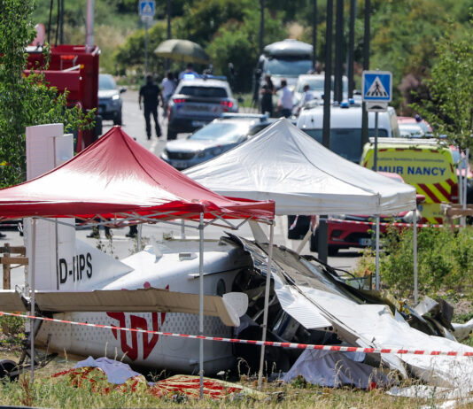 Accident aviatic în Franța: un avion cu parașutiști s-a prăbușit la câteva secunde după decolare. Toate cele 11 persoane aflate la bord au murit