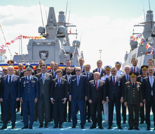România intră în clubul statelor NATO care operează nave militare construite în Turcia. Nicușor Dan și Recep Tayyip Erdogan au participat la ceremonia de predare a navei „CAm. Roman”